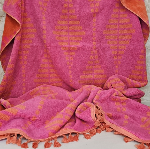 *John Robshaw Beach Towel - Picture 4 of 13